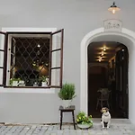 Monastery Garden Bistro & ベッド・アンド・ブレックファスト チェスキー クルムロフ