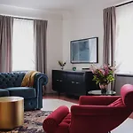 ベッド・アンド・ブレックファスト Monastery Garden Bistro & 4*