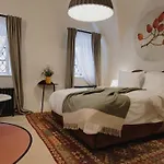 ベッド・アンド・ブレックファスト Monastery Garden Bistro & 4*