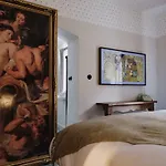 ベッド・アンド・ブレックファスト Monastery Garden Bistro &