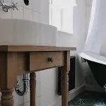 Monastery Garden Bistro & ベッド・アンド・ブレックファスト 4*