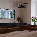 ベッド・アンド・ブレックファスト Monastery Garden Bistro &