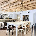 Monastery Garden Bistro & ベッド・アンド・ブレックファスト