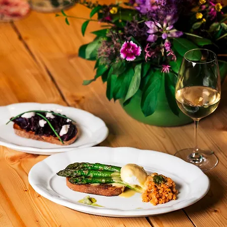 Monastery Garden Bistro & Alojamento de Acomodação e Pequeno-almoço