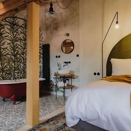 فندق مبيت وإفطار Monastery Garden Bistro & Český Krumlov