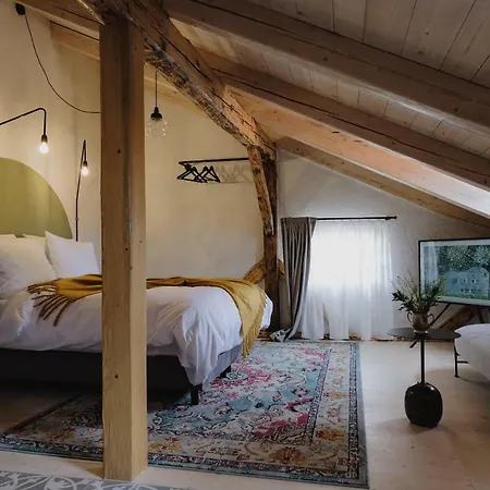 Monastery Garden Bistro & فندق مبيت وإفطار 4*