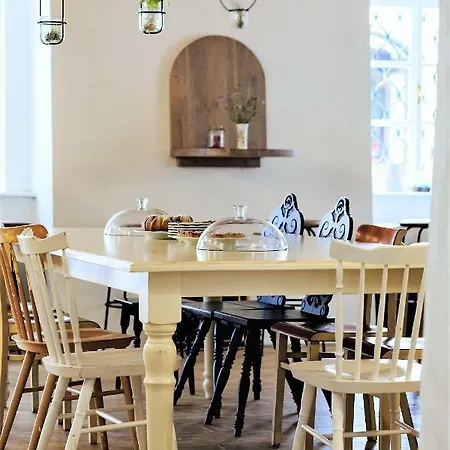 Monastery Garden Bistro & Alojamento de Acomodação e Pequeno-almoço