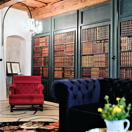 Monastery Garden Bistro & فندق مبيت وإفطار