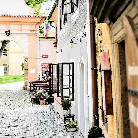 Nocleg ze śniadaniem Monastery Garden Bistro &