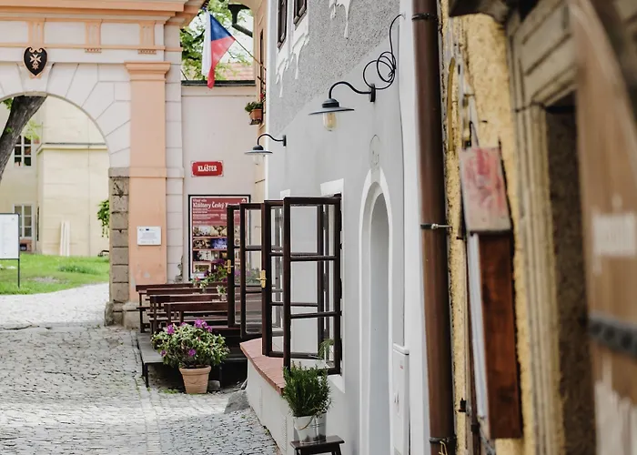 Panzió Monastery Garden Bistro & 4*